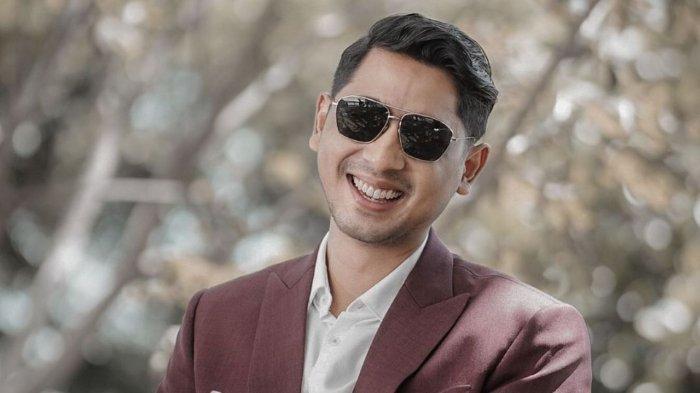 Arya Saloka kini tengah menikmati kepopulerannya sebagai pemeran Aldebaran.