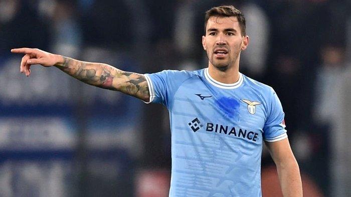 Eks kapten AC Milan yang kini membela Lazio Alessio Romagnoli.
