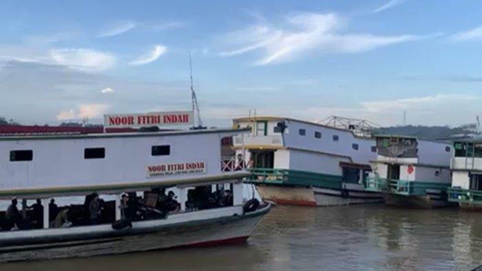 Dermaga Mahakam Ulu Samarinda pada Sabtu (13/4/2024) hari ini. Arus mudik masih terjadi pada H+3 Lebaran, Dermaga Mahakam Ulu Samarinda berangkatkan 300 penumpang hari ini.