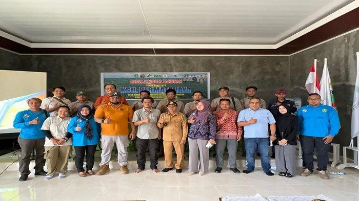 Dinas Koperasi Kabupaten Kutim, Kepala Desa Karangan Seberang, Pengurus, Pengawas KSU Permata Jaya dan Manajemen PT BAS DSN Group saat RAT KSU Permata Jaya