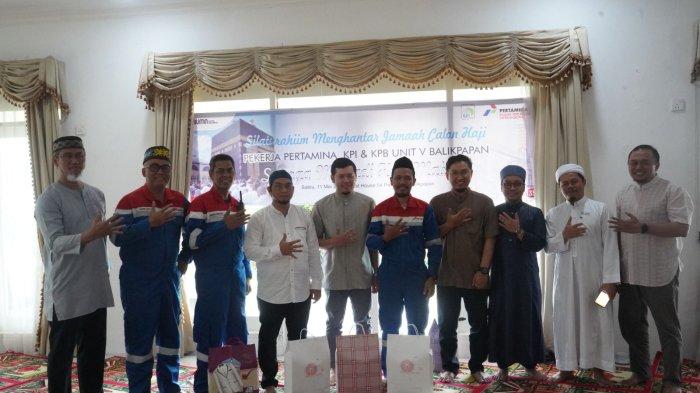 Foto bersama calon Jemaah Haji Kilang Pertamina Unit Balikpapan