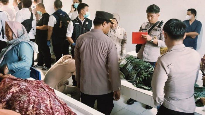 KORBAN SPEEDBOAT - Jenazah korban speedboat terbalik saat berada di Ruang Mayat RSD Soemarno Sosroatmodjo Tanjung Selor, Bulungan Kalimantan Utara, Senin (10/2). (TRIBUNKALTARA.COM/EDY NUGROHO)