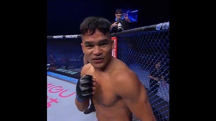 Jeka Saragih saat meng-KO petarung asal Korea Selatan, Ki Won-bin, pada Minggu (23/10/2022) malam. Jeka selangkah lagi akan mendapat kontrak profesional UFC