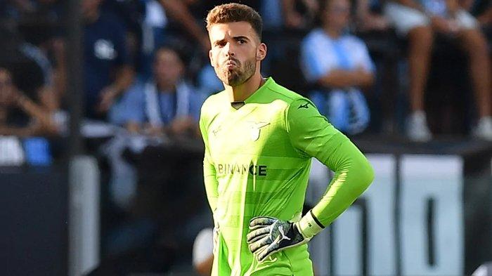 Kiper Lazio Luis Maximiano menjadi sorotan pada laga debutnya di Liga Italia Serie A melawan Bologna di Stadion Olimpico, Roma, Minggu (14/8/2022).