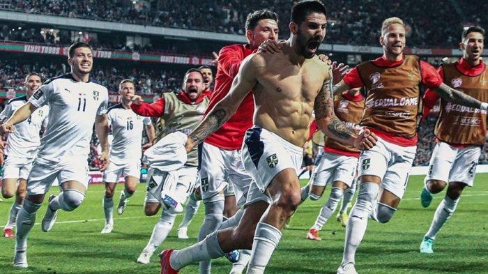 EURO 2024 LIVE - Para pemain Timnas Serbia melakukan selebrasi. Tonton live streaming Euro 2024/siaran langsung Serbia vs Inggris, link hasil pertandingan dan klasemen Euro 2024.