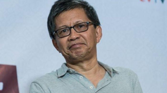 Pengamat politik Rocky Gerung sebut Presiden Joko Widodo (Jokowi) mencoba alihkan isu penundaan Pemilu 2024 dari perhatian publik.