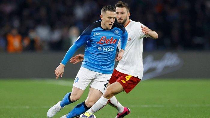 Gelandang Napoli Piotr Zielinski sempat santer diisukan pindah ke Lazio.