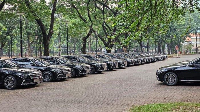 Puluhan Mercedes-Benz S-Class terpantau berjejer di area Parkir Timur Senayan