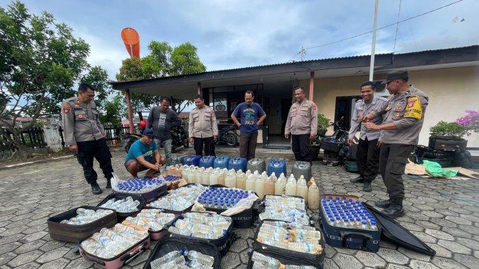 Ilustrasi ratusan liter Miras tradisional atau Moke yang diamankan Polres Bontang di Pelabuhan Lok Tuan, Kota Bontang, Kalimantan Timur.