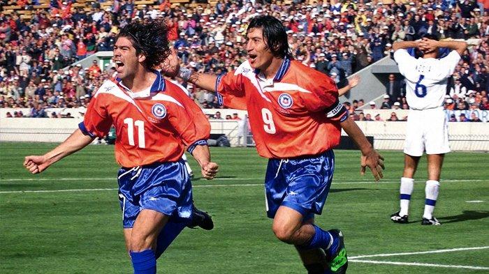 Selebrasi Marcelo Salas bersama Ivan Zamorano ketika membela Timnas Chili di Piala Dunia 1998.