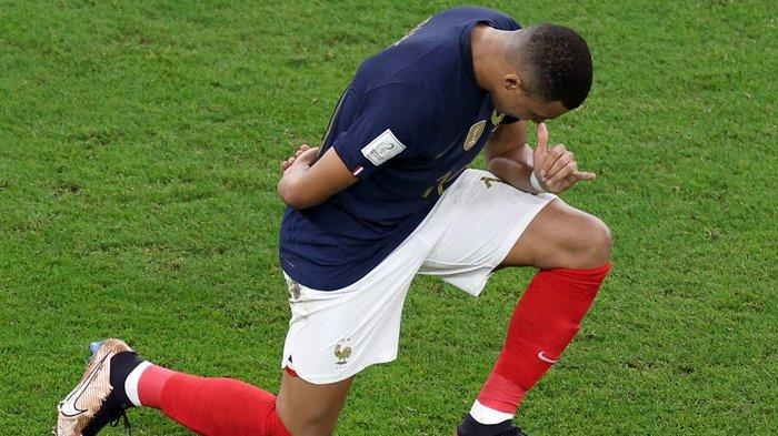 Striker muda Timnas Prancis, Kylian Mbappe, sukses mencetak dua gol pada laga kontra Timnas Polandia, sekaligus membawa Les Blues lolos ke babak perempat final Piala Dunia 2022, Minggu (4/12/2022).