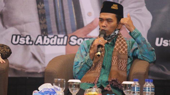 SIRAMAN ROHANI - Ustaz Abdul Somad, Lc., M.A., Ph.D saat mengisi ceramah di Grand Ballroom, Hotel Platinum Balikpapan dalam acara Balikpapan Hijrah United 2020