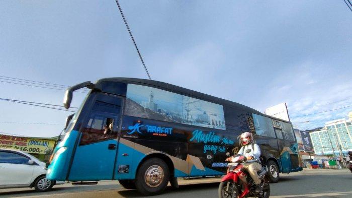 ILUSTRASI Transportasi angkutan umum bus antar kota.