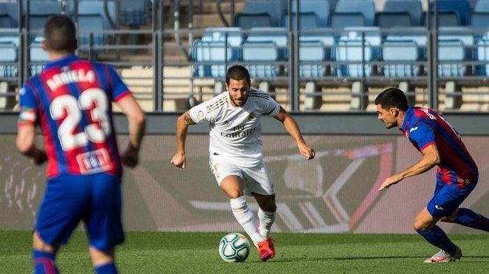 Eden Hazard saat membela Real Madrid melawan Eibar di Liga Spanyol, Senin (15/3/2020).