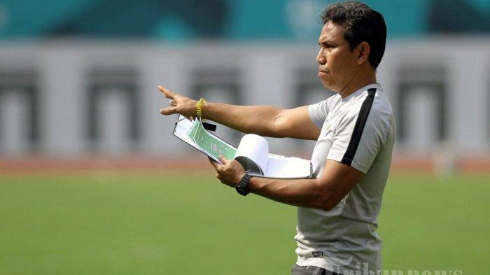 Bima Sakti, pelatih Timnas Indonesia di Piala Dunia U-17 2023, asal Balikpapan Kaltim. SUPER BALL/FERI SETIAWAN