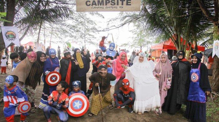 Ilustrasi Camping di Pantai Tanah Merah Samboja, Kabupaten Kutai Kartanegara, Kalimantan Timur.