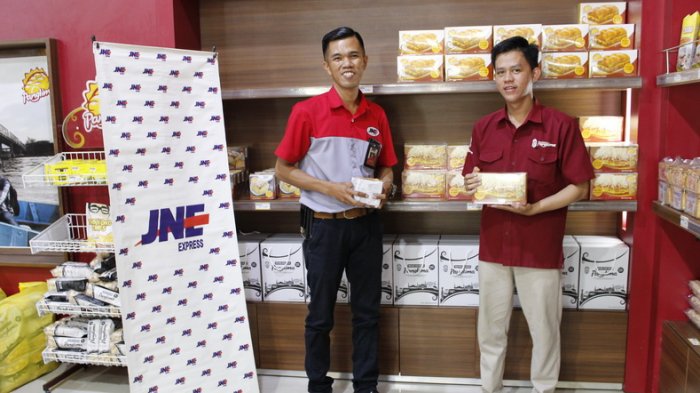 ROTI DURIAN - Inilah informasi terkait oleh-oleh khas Kalimantan Timur berupa makanan dan kerajinan yang bisa dijadikan buah tangan saat mudik lebaran 2024.