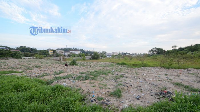 Lahan Puskib milik Pemprov Kaltim yang sedianya akan dibangun Supermall Balikpapan. Meski sudah groundbreaking pada 2013 lalu, namun proyek ini tampak mangkrak.