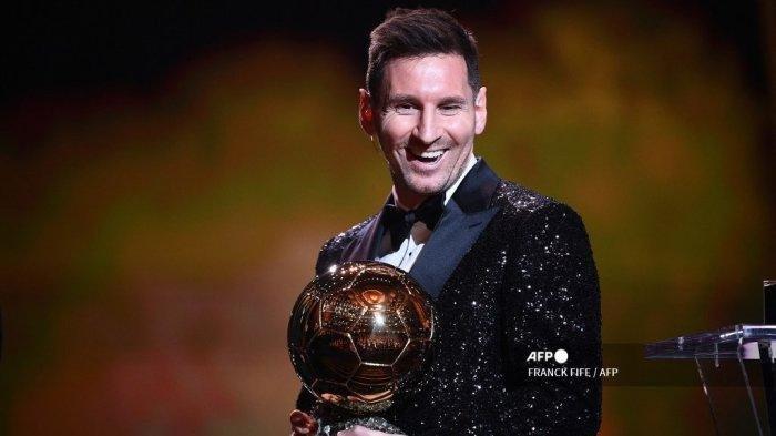 Lionel Messi meraih penghargaan Ballon dOr 2021