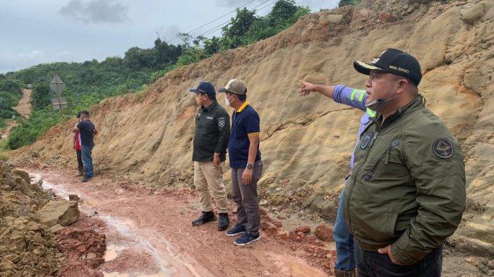 ANCAMAN BENCANA - Lokasi longsor di jalanan Kampung Bena Baru, Kabupaten Berau, Provinsi Kalimantan Timur.