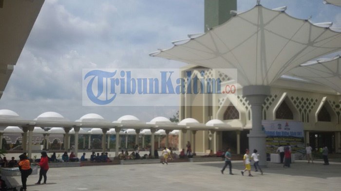 Suasana saat peresmian Masjid Madinatul Iman Balikpapan Islamic Centre, Kelurahan Gunung Bahagia, Kecamatan Balikpapan Selatan, Kota Balikpapan, Jumat (10/2/2017) siang.