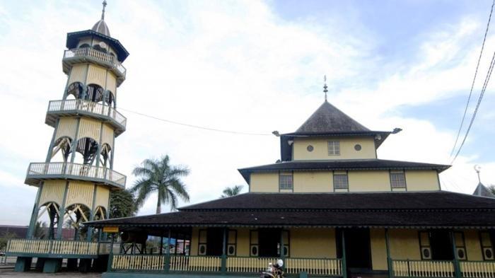 Wisata Religi ke Masjid Shiratal Mustaqiem, Tempat Ibadah Umat Muslim Tertua di Kota Samarinda, Kalimantan Timur.