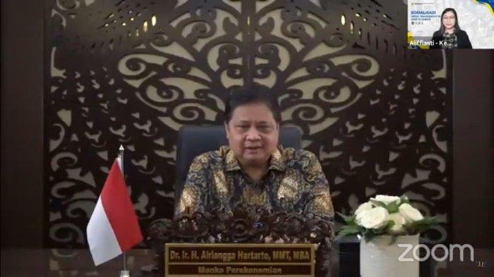Menteri Koordinator Bidang Perekonomian Airlangga Hartarto dalam Sosialiasi Kredit Usaha Rakyat Goes to Campus secara virtual, Selasa (12/10/2021). Acara ini diikuti oleh para mahasiswa dan akademisi dari Universitas Telkom, PKN STAN, Universitas Binawan, dan Politeknik STIA LAN Jakarta.