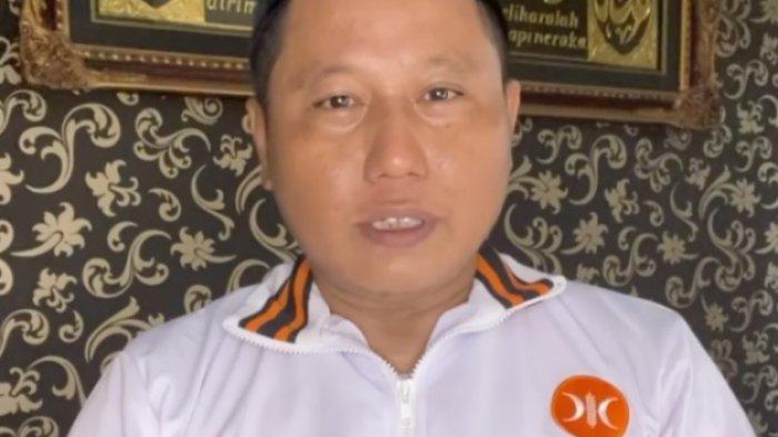 Komedian Narji yang telah resmi gabung Partai Keadilan Sejahtera ( PKS ). Narji minta maaf pernah dukung Jenderal Dudung copot baliho Rizieq Shihab