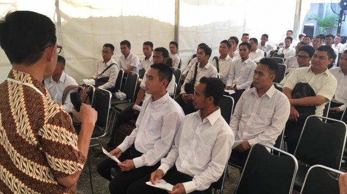 Para peserta tes CPNS Kaltim saat mendapatkan pengarahan dari panitia sebelum mengikuti tes, pada Minggu (2/1/2020) lalu di Gedung Assesment Center Pemprov Kaltim, Jalan Dewi Sartika, Samarinda.