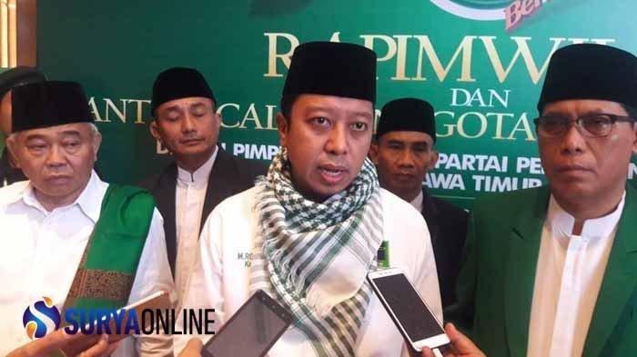 Ketua Umum Partai Persatuan Pembangunan (PPP), M Romahurmuziy, ketika ditemui jurnalis di sela Rapimwil III dan Santiaji Calon Anggota Legislatif 2018 DPW PPP Jatim di Surabaya, Sabtu (10/11/2018). Ini Daftar 12 Orang yang Dibawa Bersama Romahurmuziy ke Jakarta Terkait OTT KPK di Sidoarjo