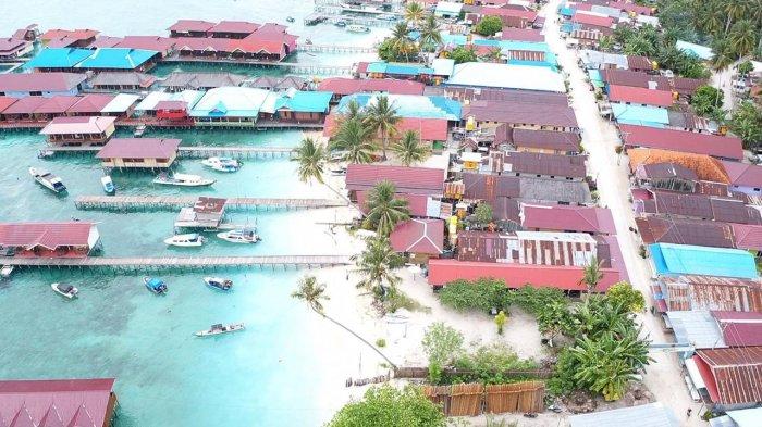 Kawasan wisata Pulau Derawan dan Maratua menjadi destinasi wisata unggulan Kaltim.