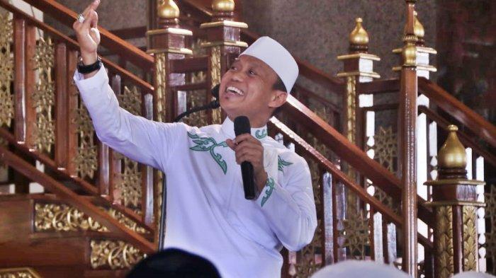 Pendakwah dari Makassar, Sulawesi Selatan, Ustad Dasad Latif