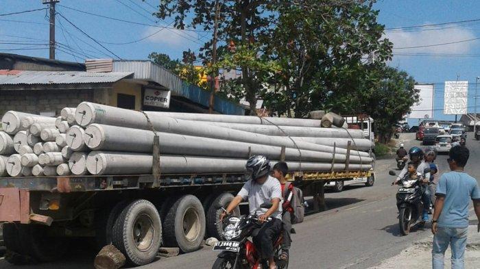 PERBAIKAN JALAN PROJAKAL - Kondisi Jalan Projakal, pertigaan kilometer lima Jl Soekarno Hatta, Kota Balikpapan, Provinsi Kalimantan Timur pada Minggu 30 Juni 2019 siang. Pengguna jalan di Kota Balikpapan diimbau untuk memperhatikan informasi rekayasa lalu lintas di kawasan Jalan Projakal. Mulai malam ini, Kamis (27/6/2025) pukul 23.00 Wita, ruas Jalan Projakal, tepatnya di kawasan Simpang Platinum, akan mulai dilakukan perbaikan dan peninggian jalan.