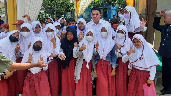 Walikota Samarinda Andi Harun mengunjungi SDN 005 Sambutan, Kota Samarinda Kalimantan Timur (Kaltim) pada Rabu (8/6/2022). Terjawab sudah kapan ujian kelas 6 SD 2024, berikut jadwal sesuai kalender pendididkan di beberapa daerah.