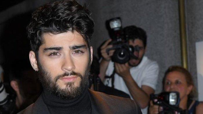 Penyanyi Zayn Malik menghadiri pergelaran busana koleksi musim semi/dingin Tom Ford di New York, pada 7 September 2016.