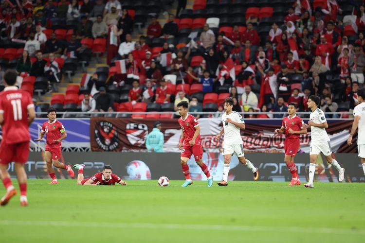 Aksi pemain timnas Indonesia Pratama Arhan pada laga timnas Indonesia vs Irak dalam pertandingan Grup D Piala Asia 2023 di Stadion Ahmad bin Ali, Al Rayyan, Qatar, Senin (15/1/2024) malam WIB.