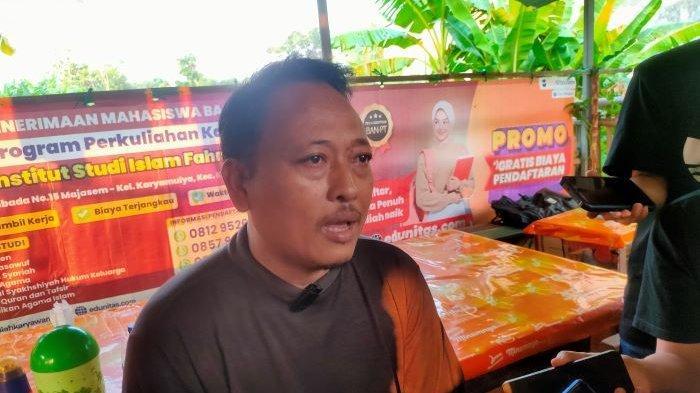 Samsuri (40), warga yang sempat bertempat tinggal di sekitar Jalan Perjuangan, Kelurahan Karyamula, Kecamatan Kesambi, Kota Cirebon, dekat lokasi pembunuhan Vina dan Eki tahun 2016.