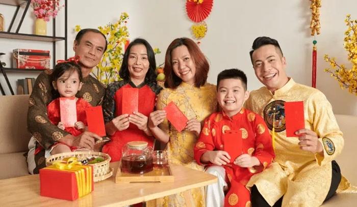 UCAPAN IMLEK 2025 - Berikut ini adalah kumpulan ucapan Imlek yang dapat Anda gunakan untuk diberikan kepada pasangan, anak, keluarga besar hingga sahabat atau kolega!