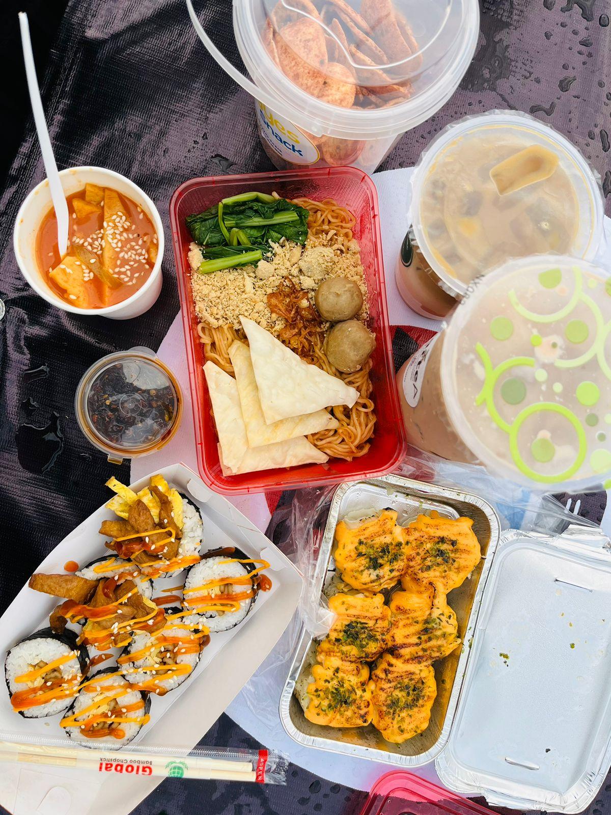 BPN GO 2025 - Foto beberapa jenis makanan yang ada di event BPN Go yang diambil pada hari Jumat (4/7/2025) sore. Event anak muda di Kota Balikpapan BPN Go kembali hadir di Kawasan Citra City, Jalan MT Haryono, Balikpapan Selatan, Provinsi Kalimantan Timur. Event ini berlangsung sejak Rabu (2/7/2025) hingga hari Minggu (6/7/2025). (TribunKaltim.co/Nisa Zakiyah)