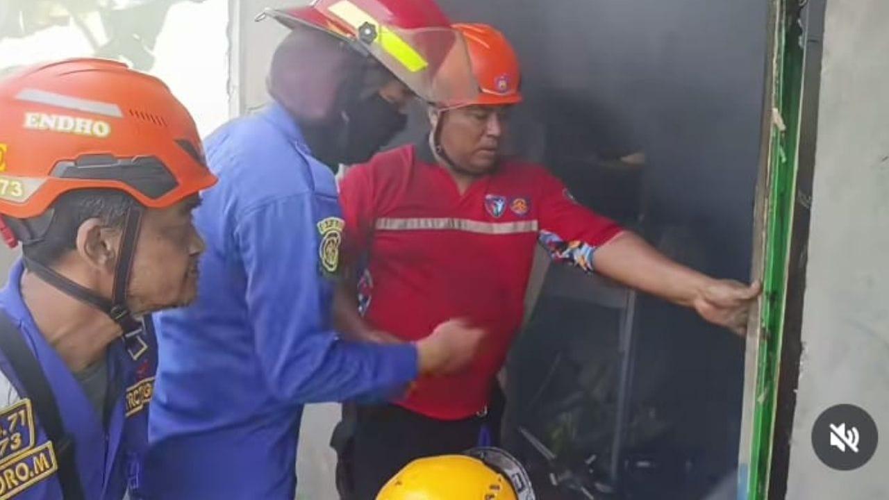 KEBAKARAN PAUD BALIKPAPAN - Tragedi kebakaran yang diunggah akun Instagram @info_bencana_balikpapan pada Minggu (6/7/2025). Sebuah insiden kebakaran dilaporkan melanda gedung Pendidikan Anak Usia Dini (PAUD) Yayasan Azzahra di RT 30, Kelurahan Sungai Nangka, Kecamatan Balikpapan Selatan pada Minggu (6/7/2025) siang. (Instagram/@info_bencana_balikpapan)