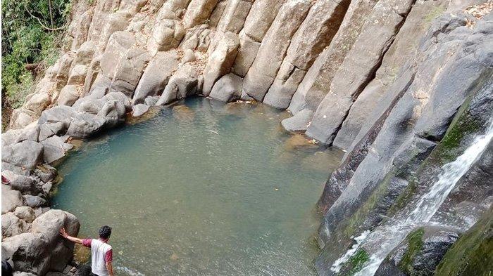 Air terjun Cunca Jami yang berada di Desa Cunca Wulang, Kecamatan Mbeliling, Manggarai Barat sebagai salah satu destinasi untuk melihat keunikan air terjun, Selasa, (22/9/2020).