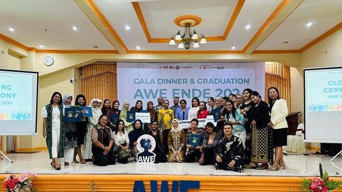 AWE ENDE - Puncak perayaan program Academy for Women Entrepreneurs (AWE) di Ende, digelar di Hotel Flores Mandiri, Ende akhir pekan lau.