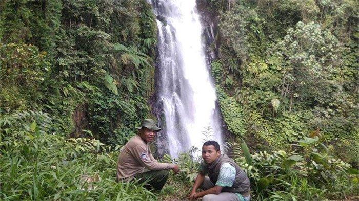 Air Terjun Cunca Rede,Desa Sano Lokom, Kecamatan Ranamese, Kabupaten Manggarai Timur, Flores, NTT. Air terjun masuk dalam kawasan Taman Wisata Alam Ruteng yang dikelola BKSDA NTT, Senin, (19/9/2022).