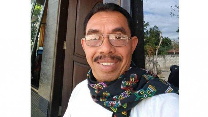 AKADEMISI - Akademisi Fakultas Keguruan dan Ilmu Pendidikan (FKIP) Universitas Nusa Cendana (Undana) Dr Marsel Robot.