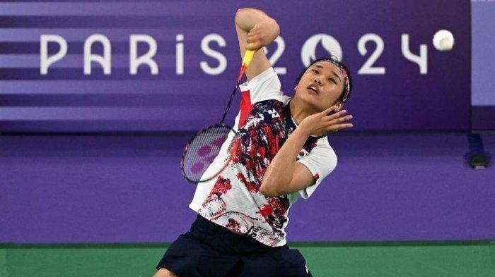 An Se-young dari Korea Selatan beraksi dalam laga final bulu tangkis tunggal putri Olimpiade 2024 melawan He Bing Jiao (China) di Arena Porte de la Chapelle, Paris, 5 Agustus 2024. An Se-young meraih medali emas.
