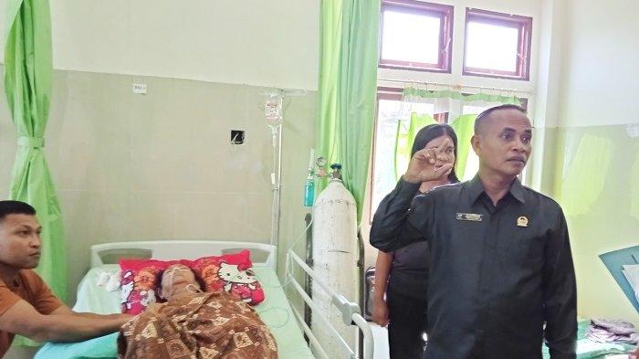 Anggota DPRD Rote Ndao, Yunus Panie saat melakukan fungsi pengawasannya di RSUD Ba'a, Kabupaten Rote Ndao. Senin, (6/1/2025)