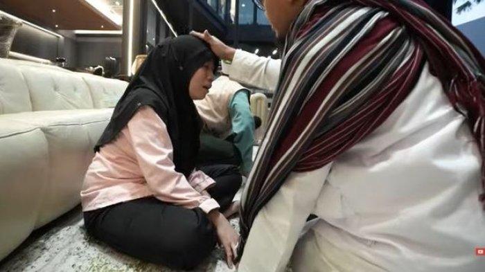 Atta Halilintar melakukan rukiah di rumah baru, beberapa ART kesrurupan.