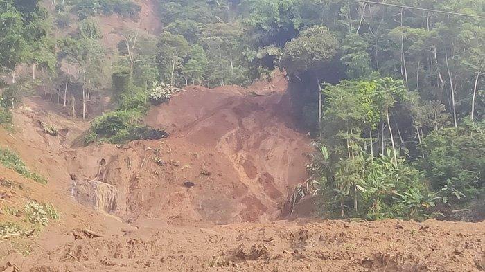 Kondisi wilayah terdampak banjir bandang dan tanah longsor di Kampung Gintung, Desa Cibenda, Kecamatan Cipongkor, Kabupaten Bandung Barat, Jawa Barat pada Senin (25/3/2024).