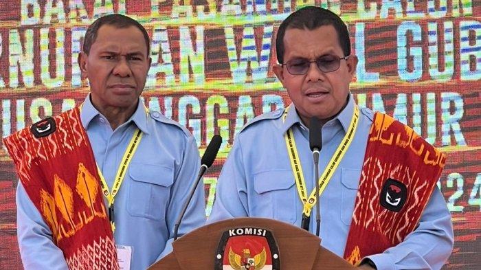 Melki Laka Lena (kanan) dan Johni Asadoma