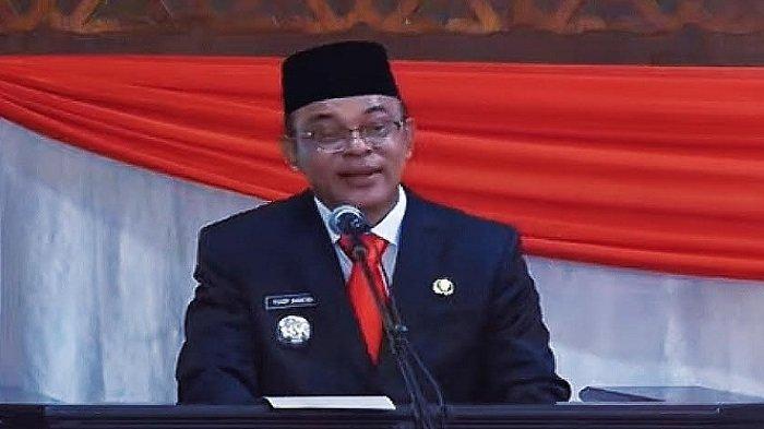 Bupati Ende, Yosef Benediktus Badeoda saat menyampaikan pidato perdana pada rapat paripurna di Kantor DPRD Ende, Kamis, 6 Maret 2025.